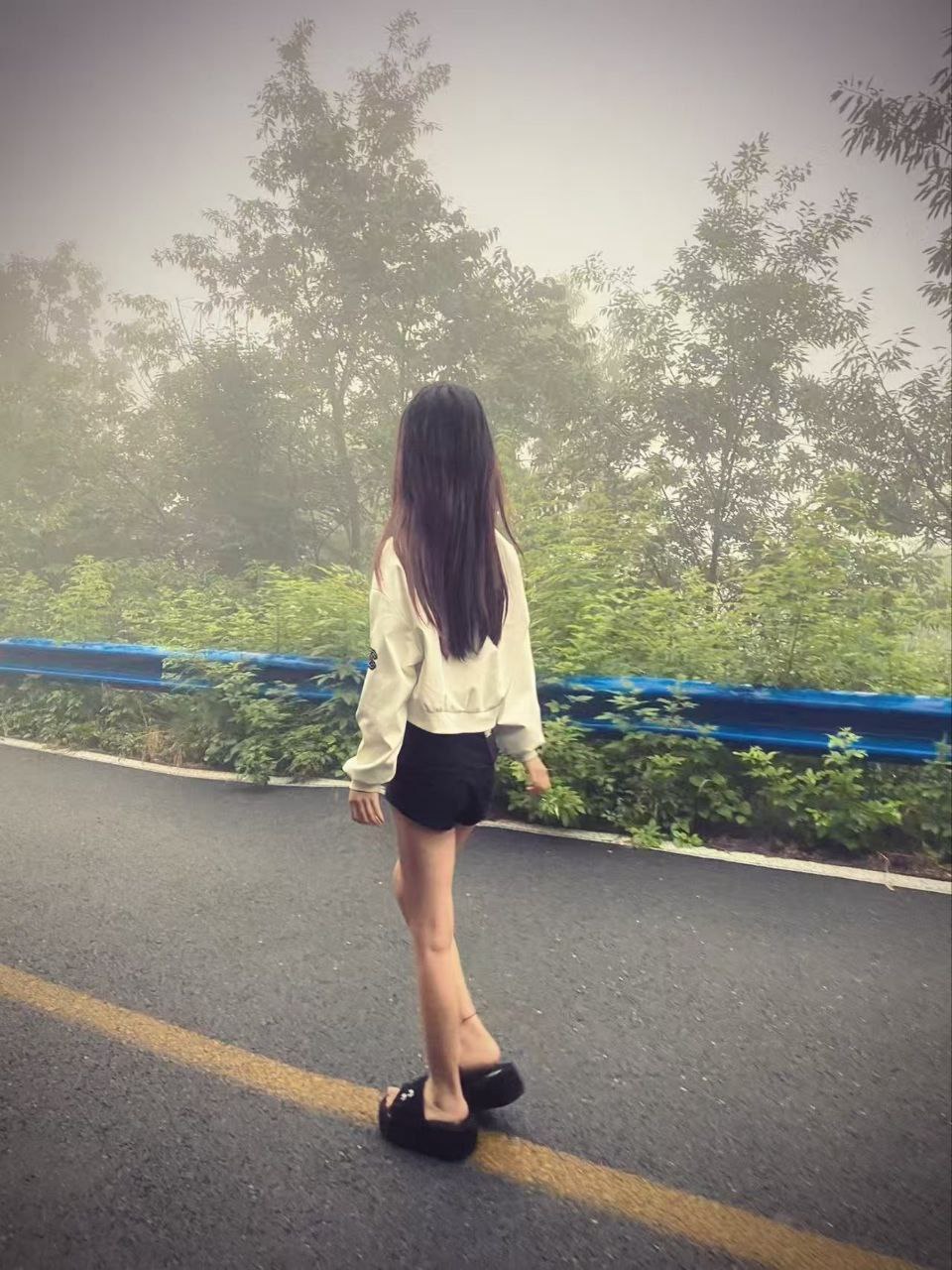 Feng Baobao Gallery 3