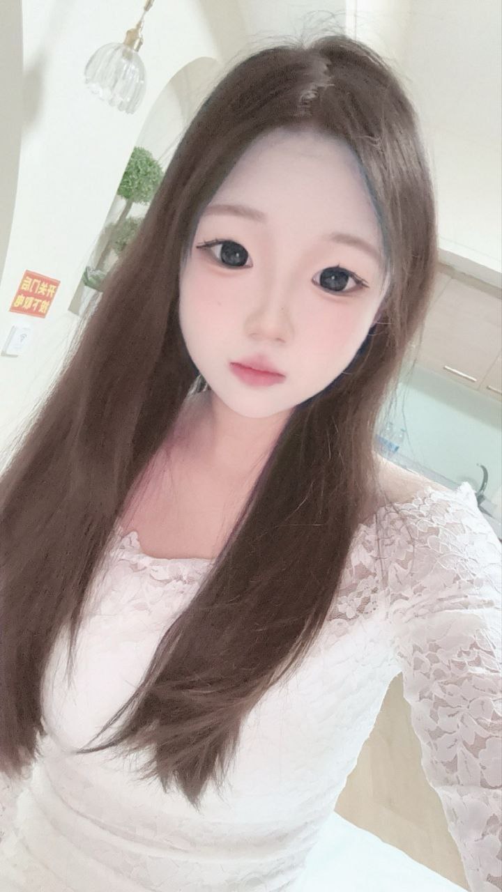 Feng Baobao Gallery 4