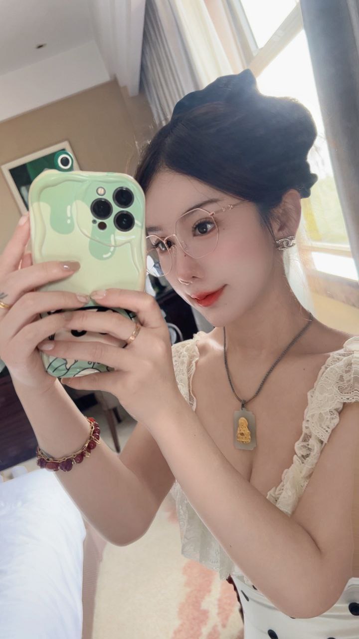Momo Gallery 3